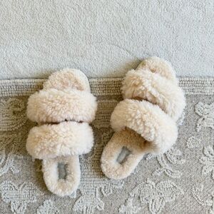 UGG Max Curly Slippers